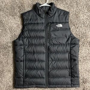 Mens north face vest xl